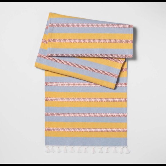 Table runner - Picture 1 of 2